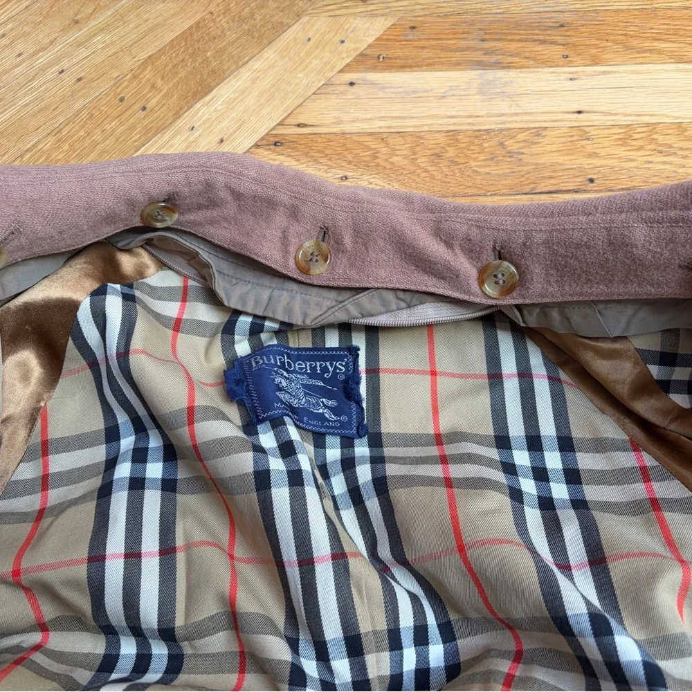 Burberry Classic Women’s Trench Coat - Picture 2 of 10
